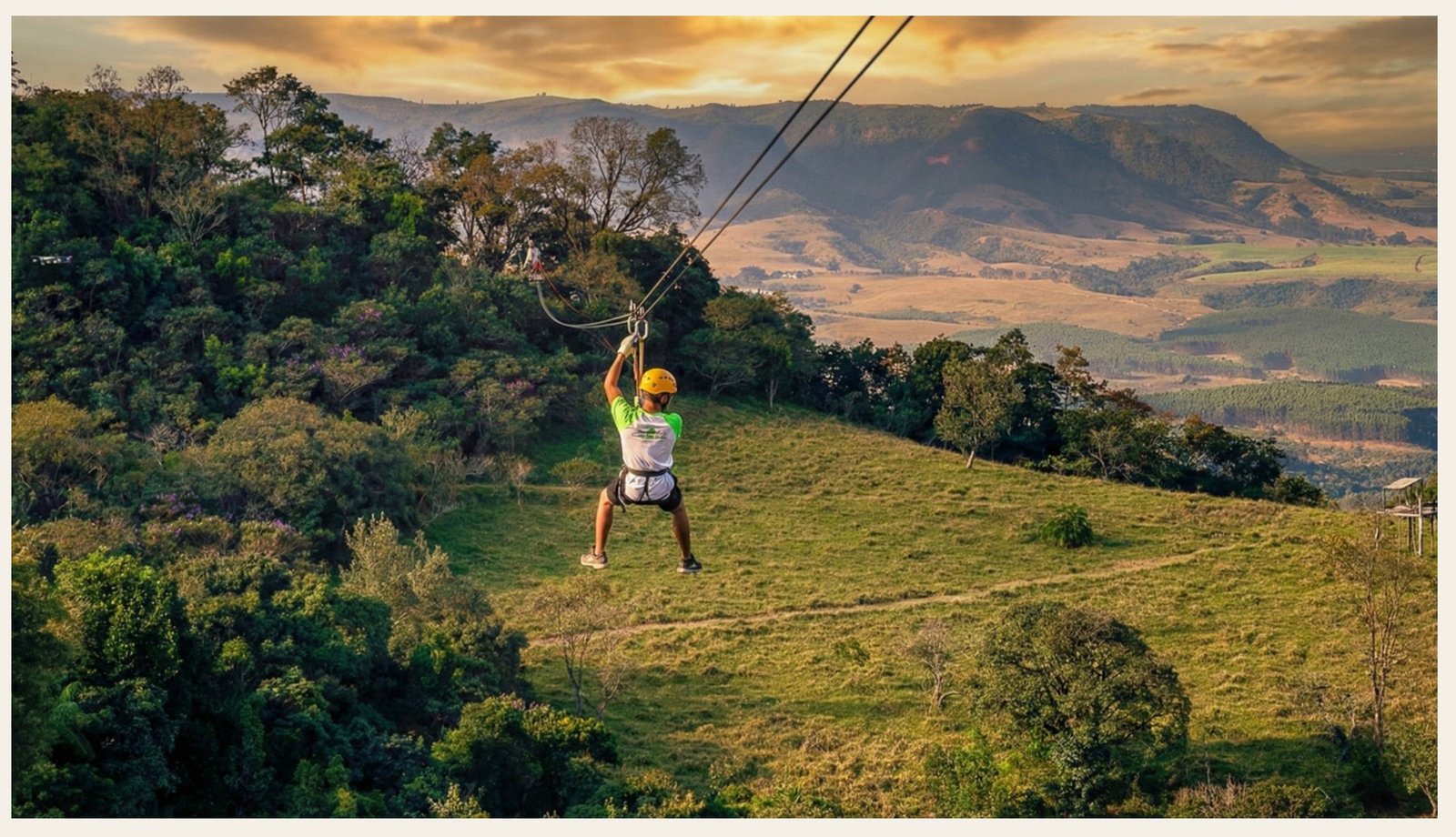 Tirolesa na Serra do Itaqueri